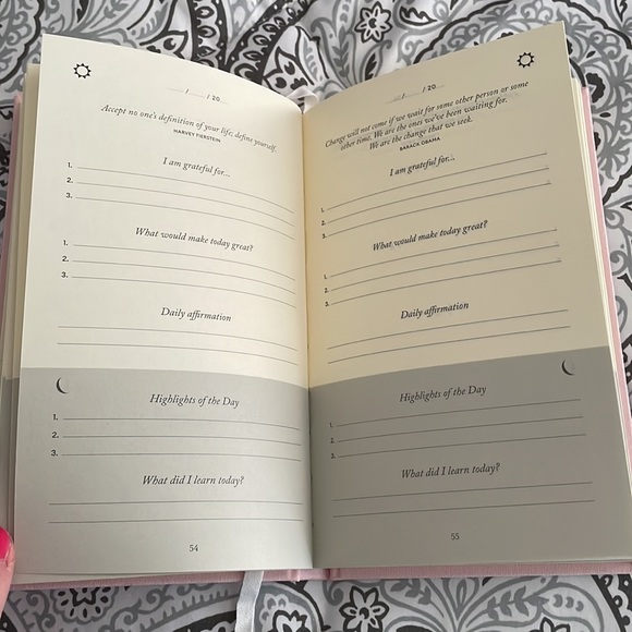 The Five Minute Journal - Picture 3 of 3